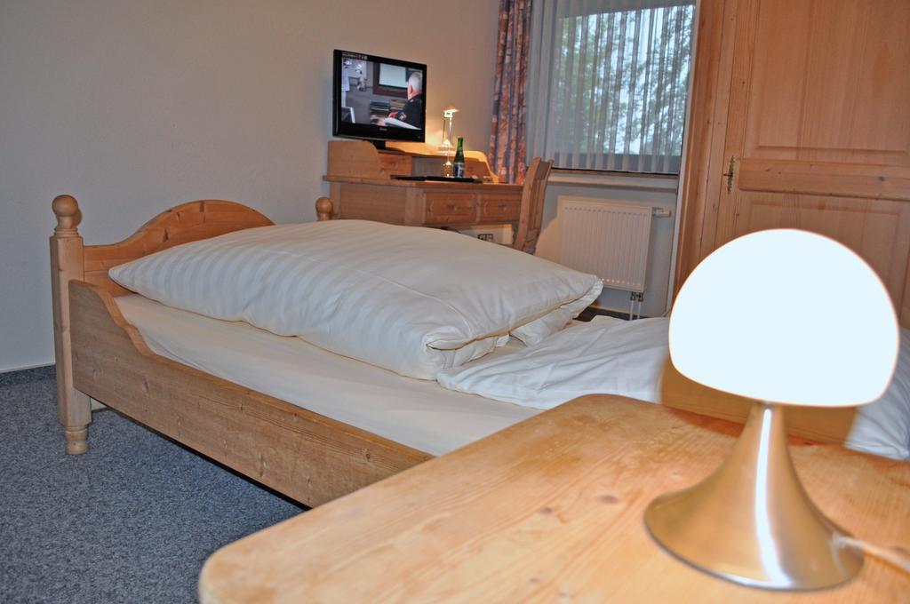 Hellmanns Hotel Bremers Bauerndiele Wiefelstede Room photo