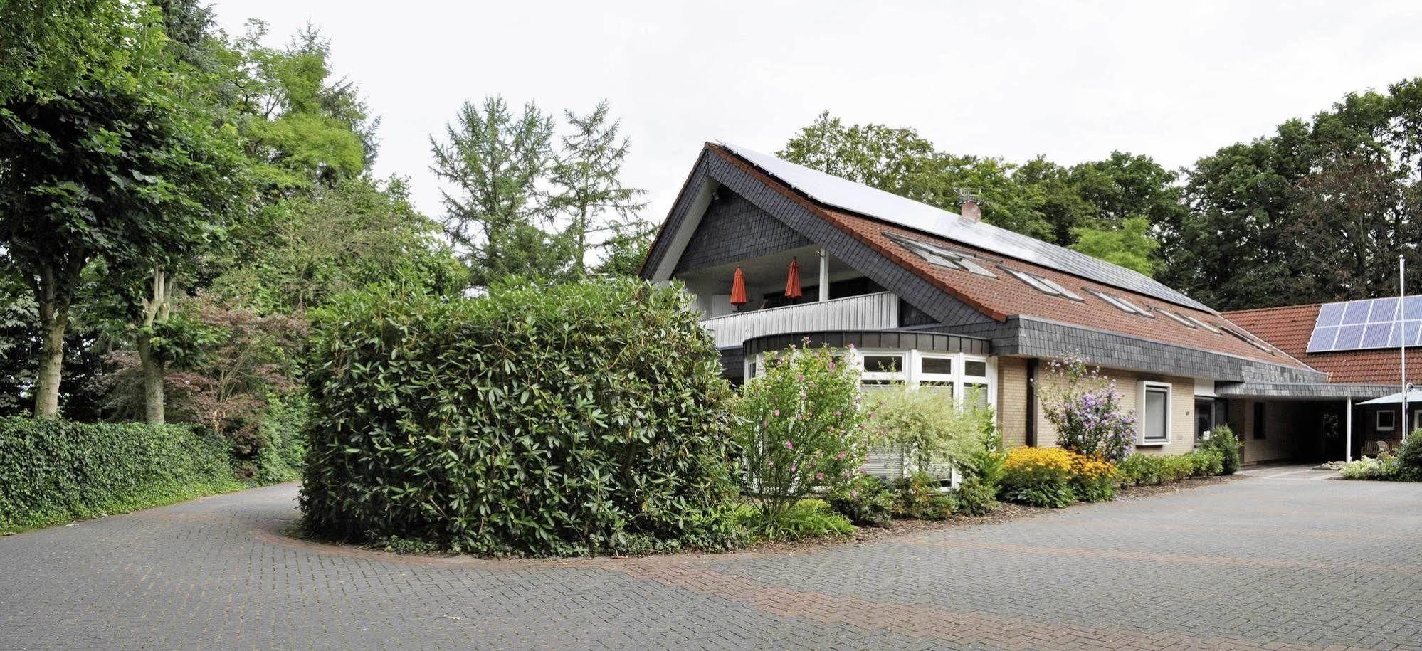 Hellmanns Hotel Bremers Bauerndiele Wiefelstede Exterior photo